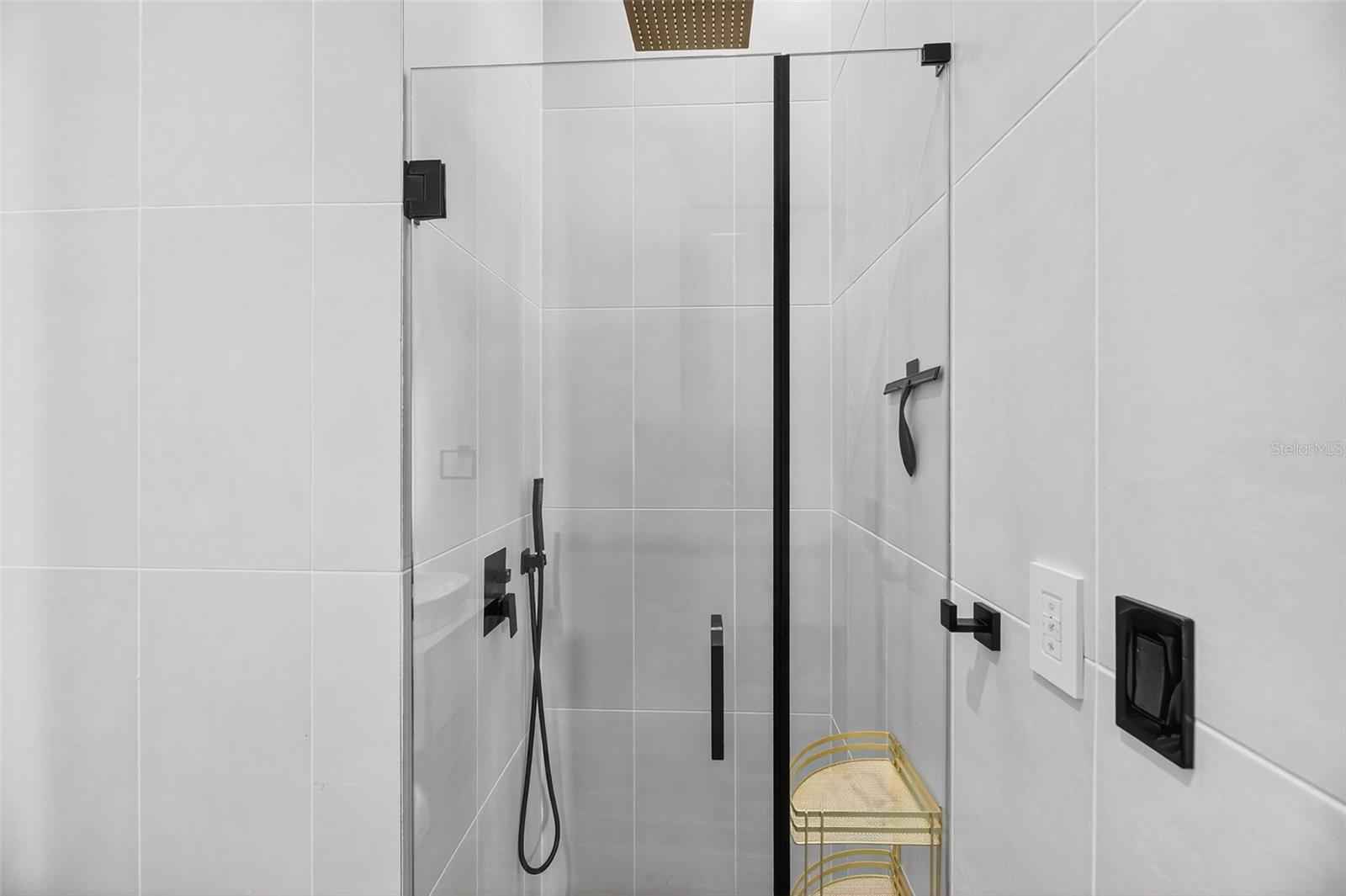 6951 REINA ISABEL STE. 101 #3a