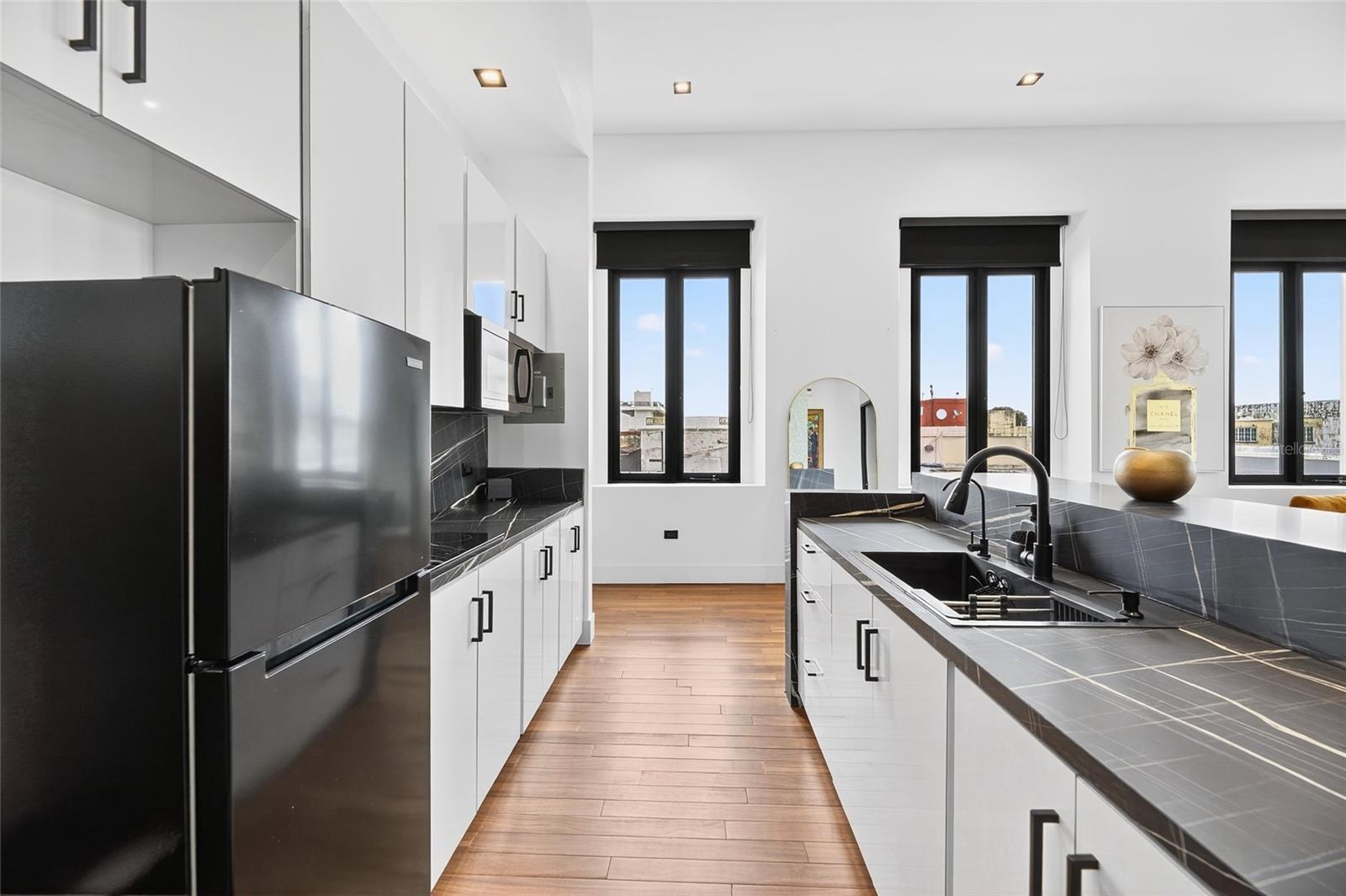 6951 REINA ISABEL STE. 101 #3a