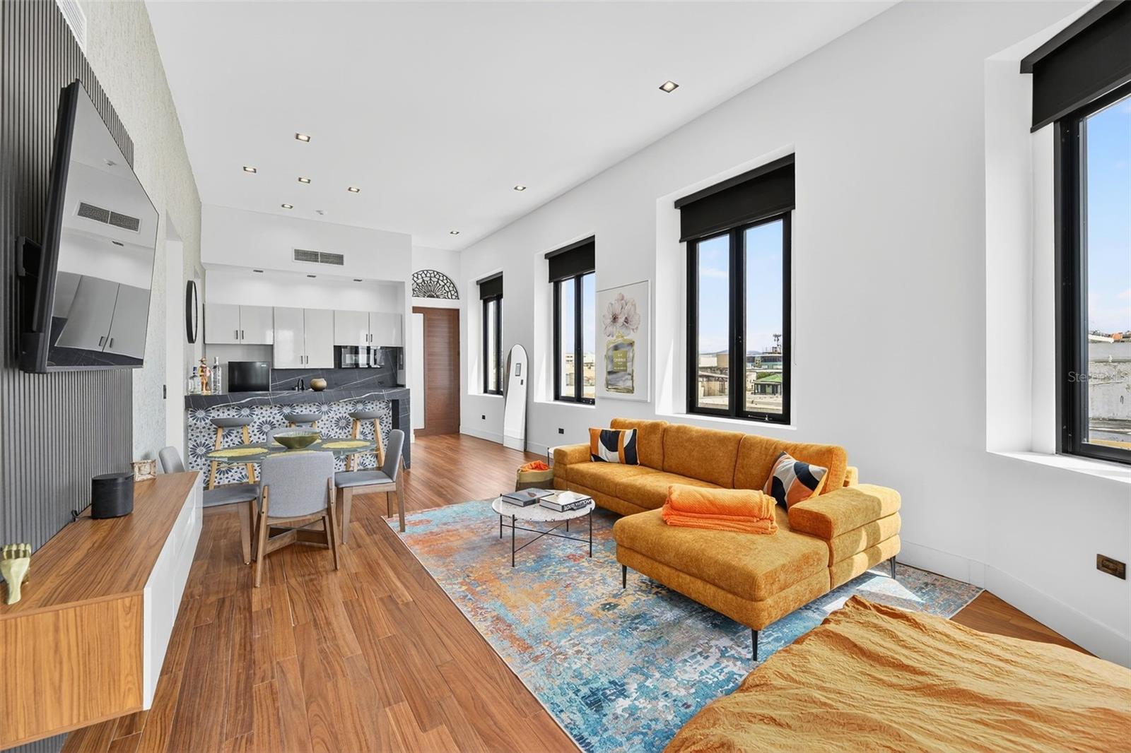 6951 REINA ISABEL STE. 101 #3a