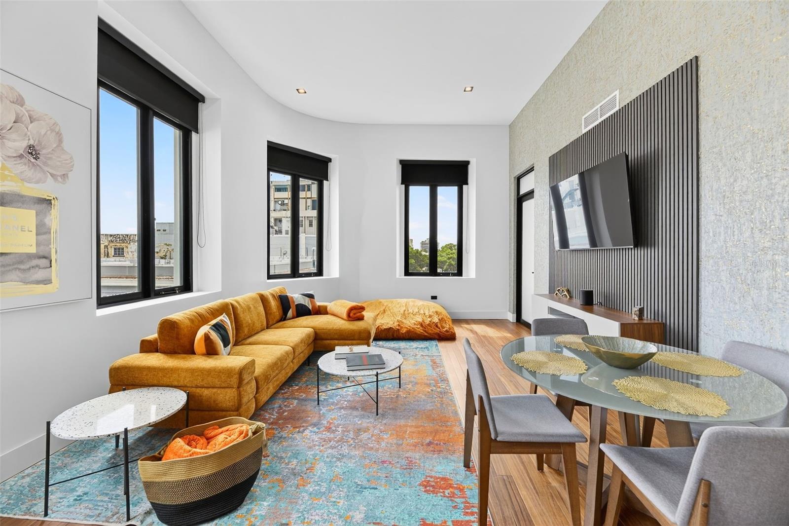 6951 REINA ISABEL STE. 101 #3a