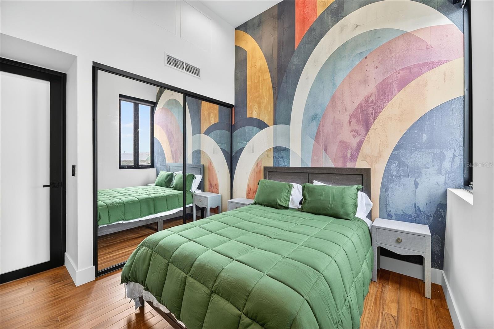 6951 REINA ISABEL STE. 101 #3a