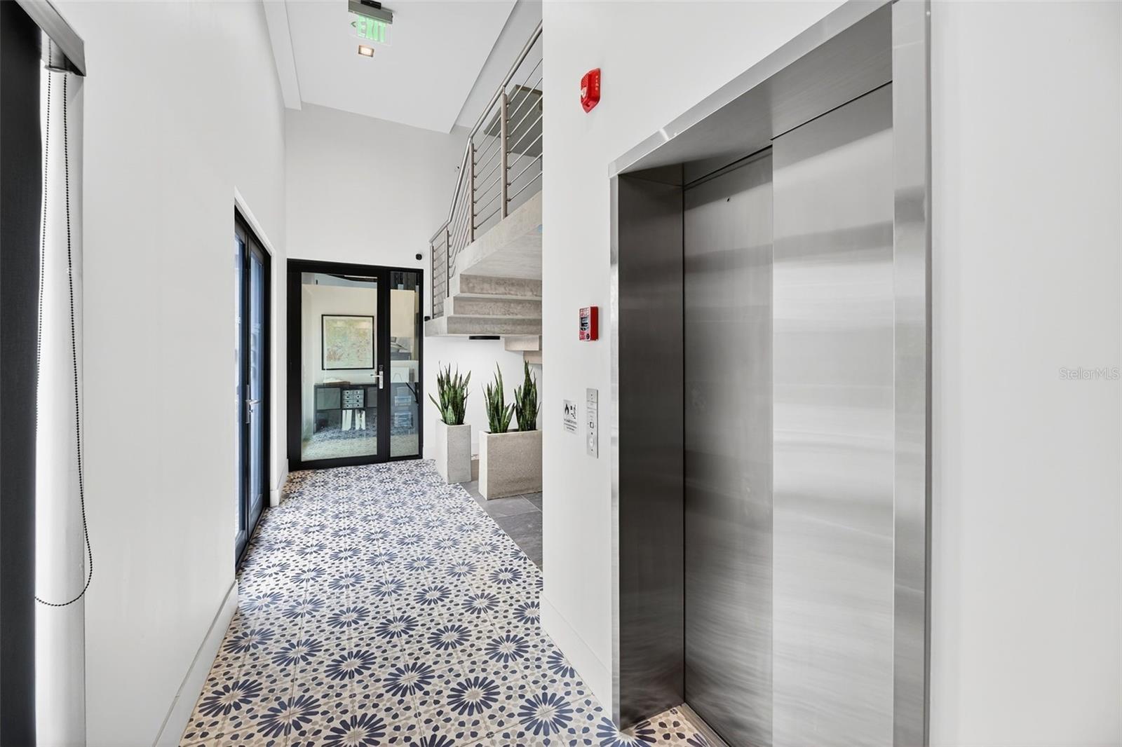 6951 REINA ISABEL STE. 101 #3a