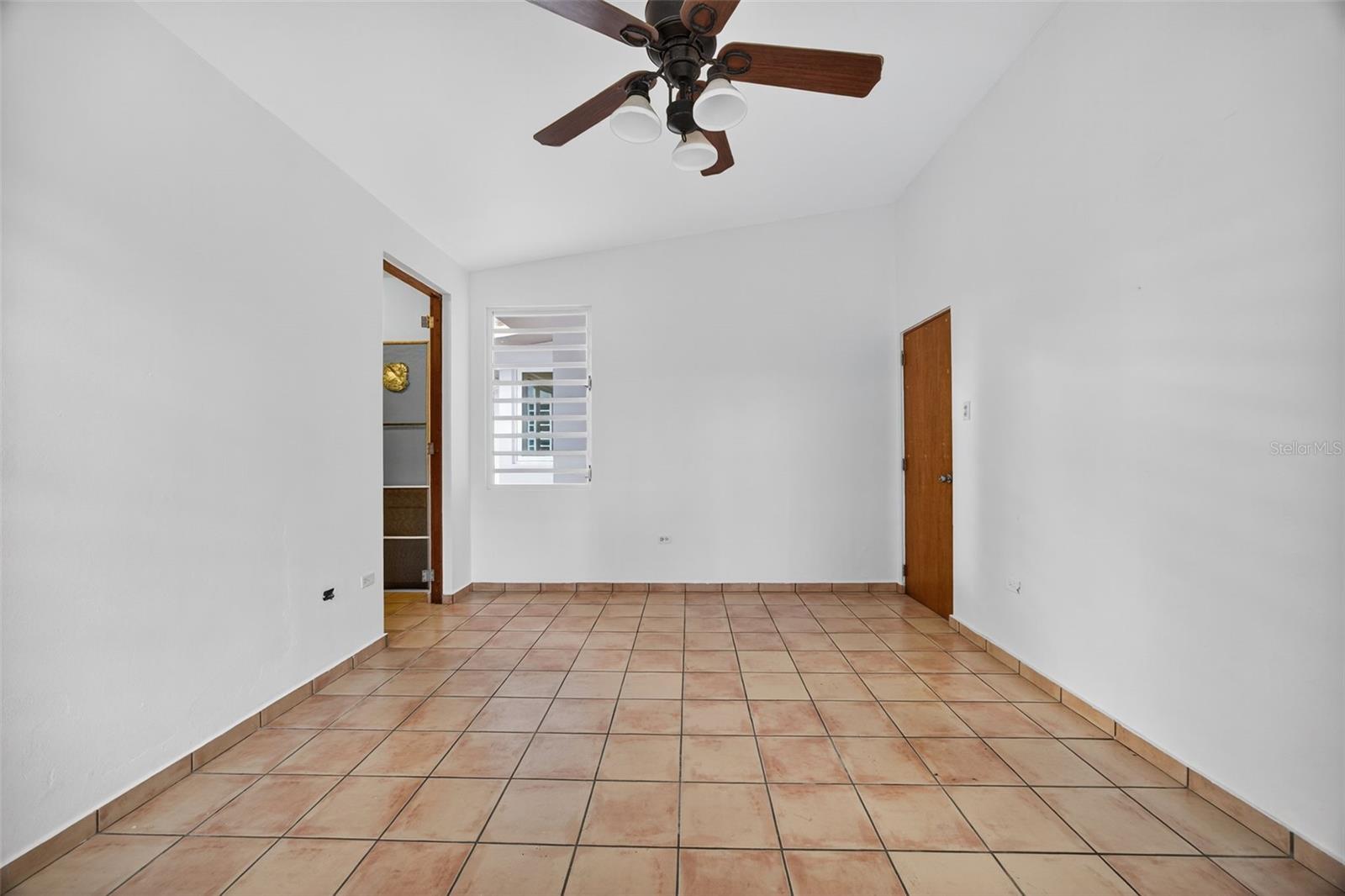 F2 CALLE FOREST HILL