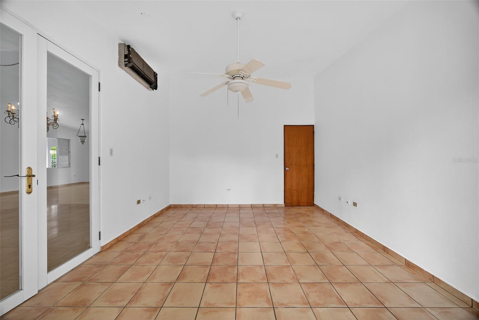 F2 CALLE FOREST HILL