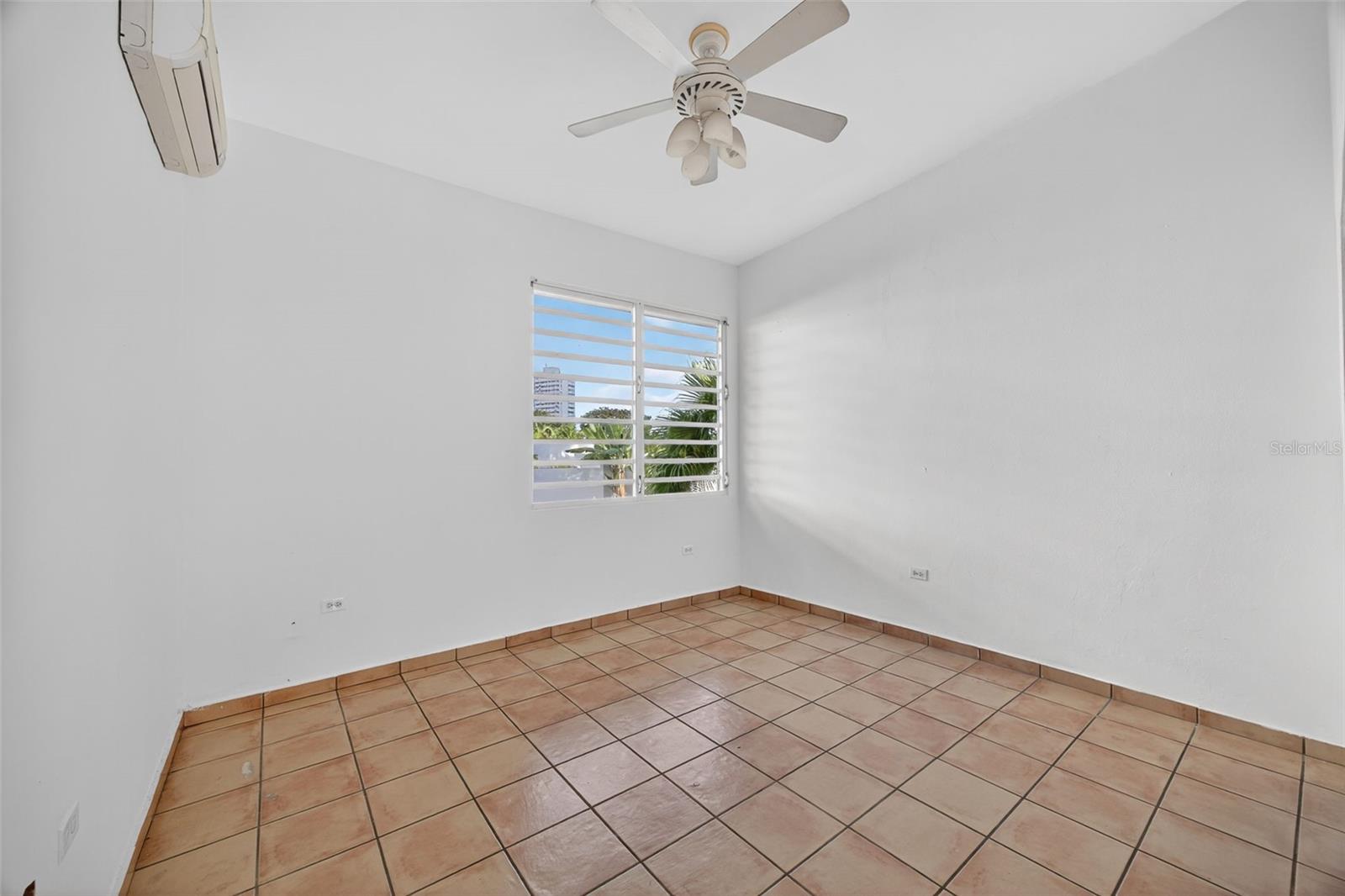 F2 CALLE FOREST HILL