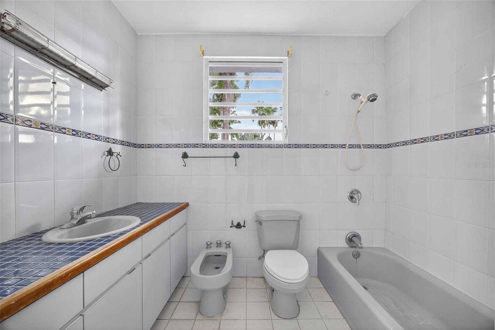 F2 CALLE FOREST HILL