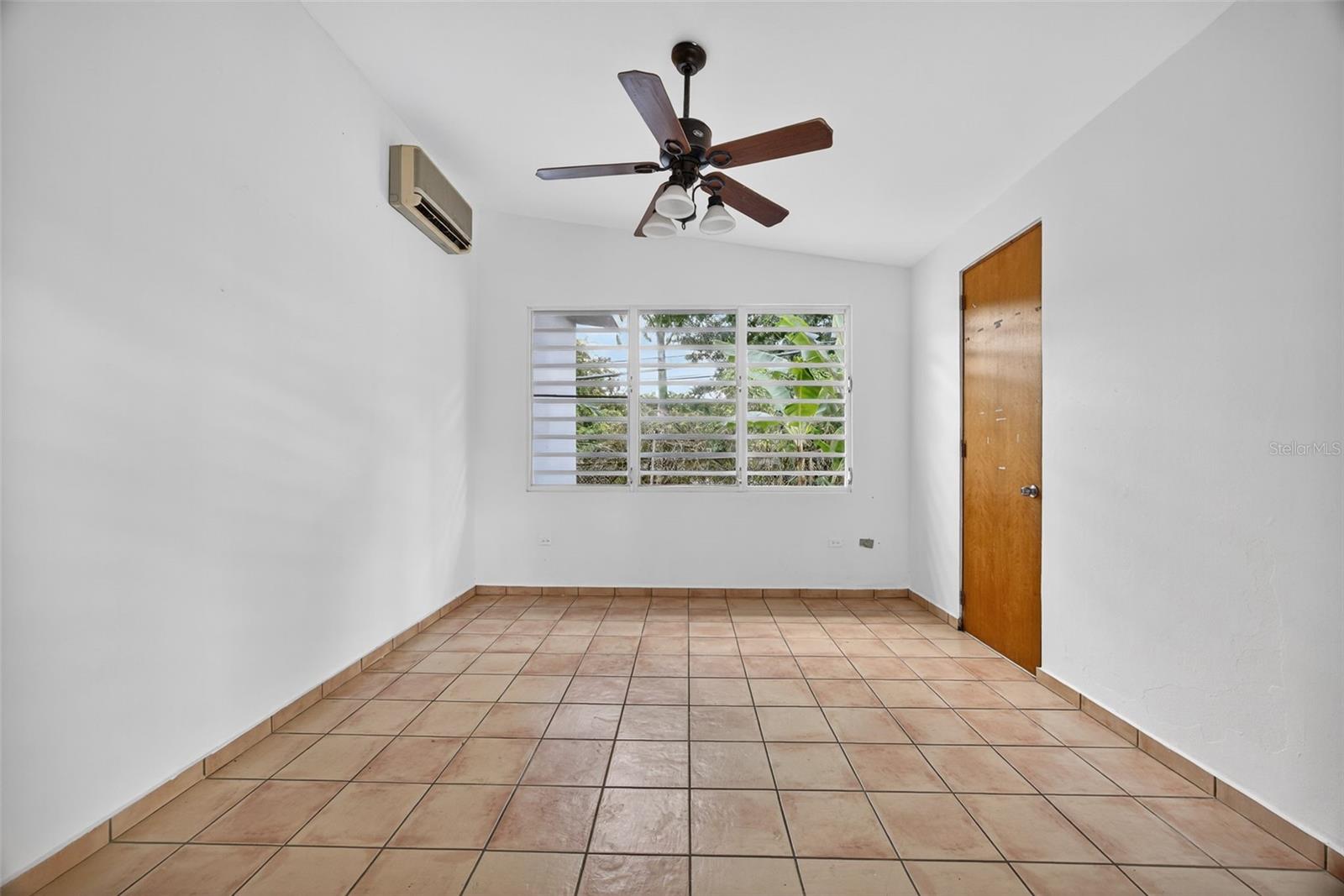 F2 CALLE FOREST HILL