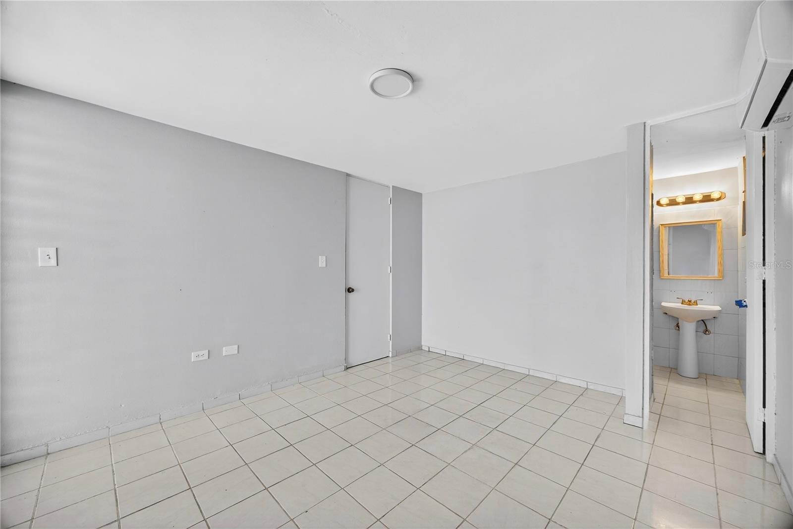 757 ENRIQUE LAGUERRE