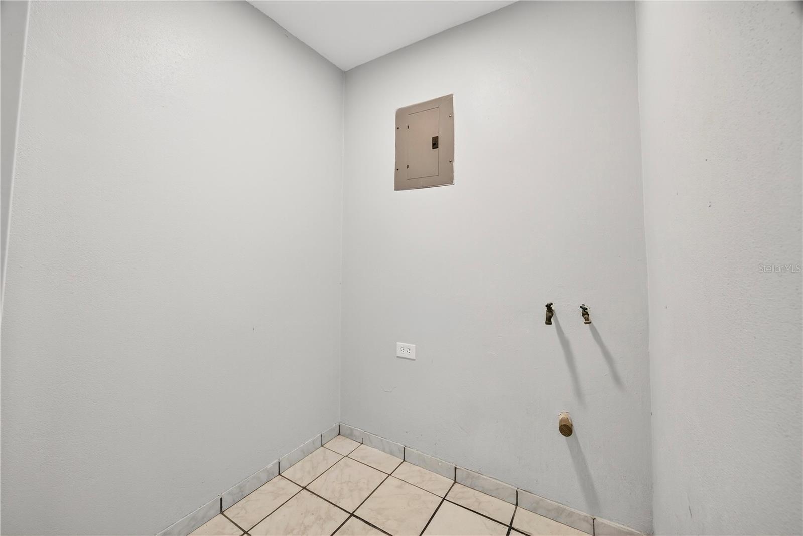 757 ENRIQUE LAGUERRE