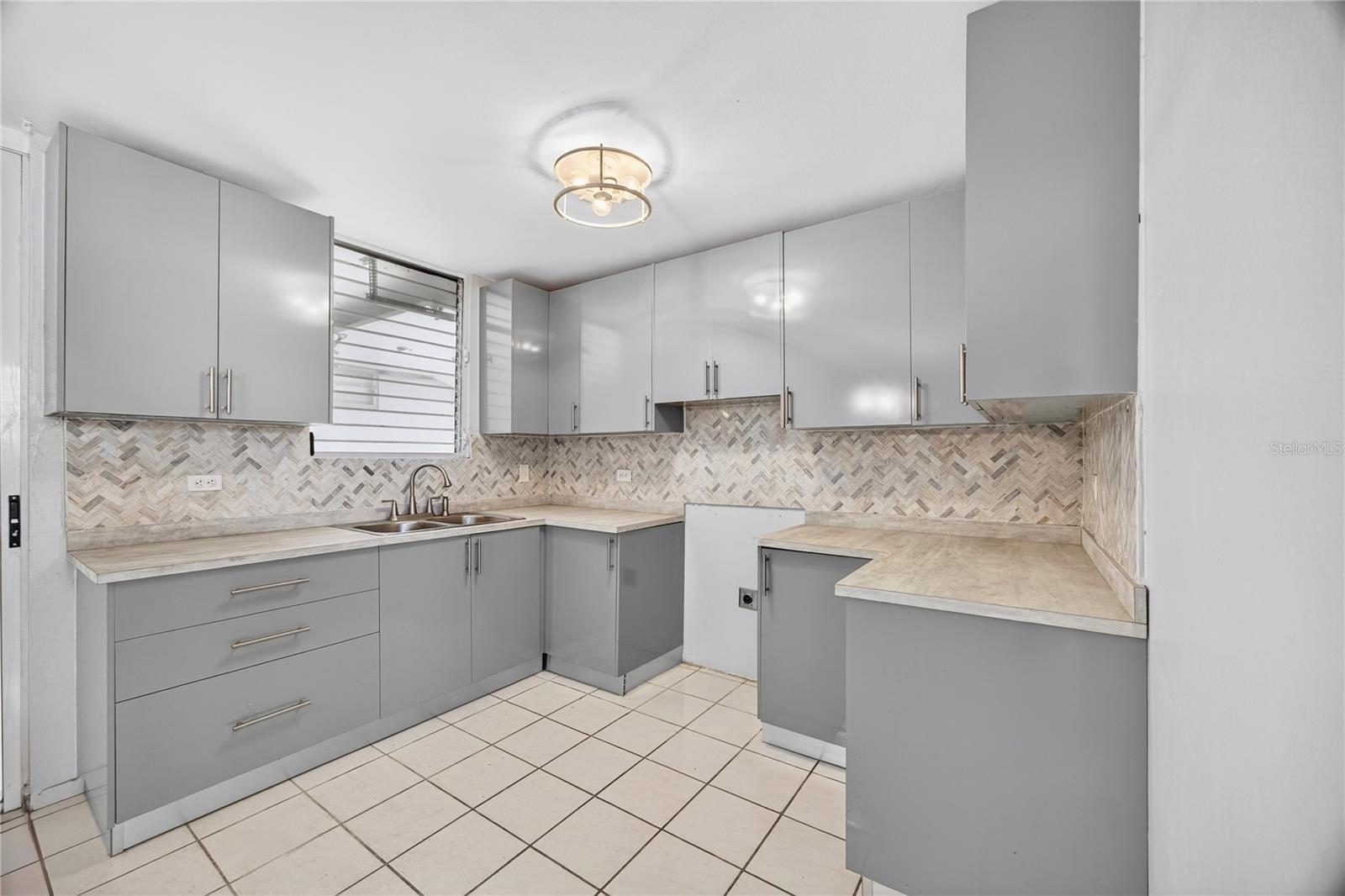 757 ENRIQUE LAGUERRE