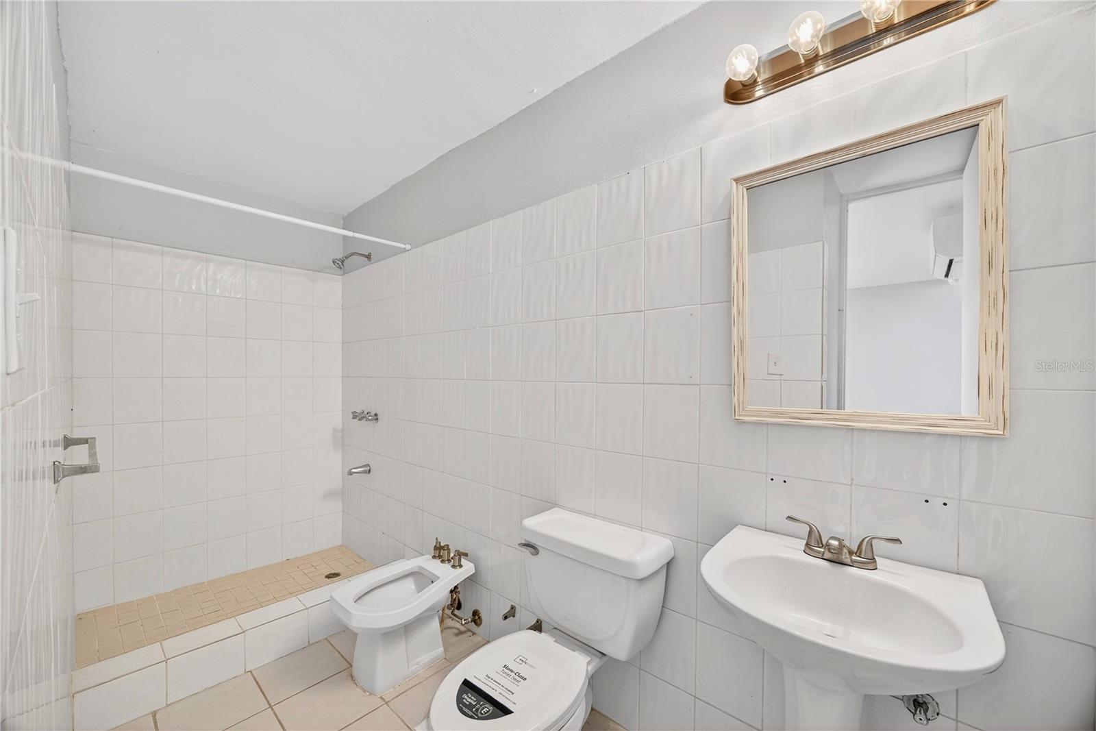 757 ENRIQUE LAGUERRE