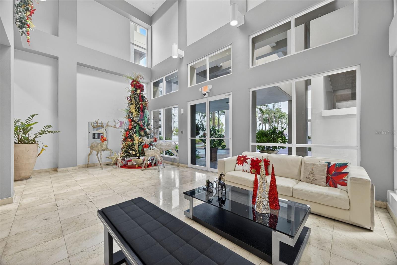 596 AVE. TTE CESAR LUIS GONZALEZ #411