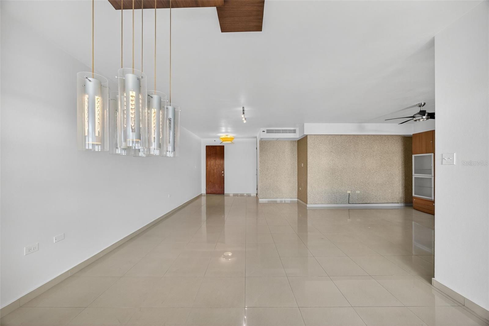 596 AVE. TTE CESAR LUIS GONZALEZ #411