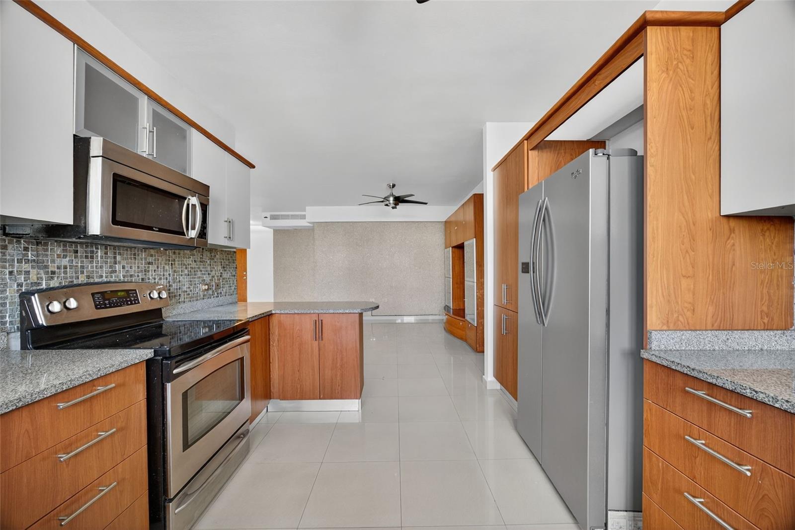 596 AVE. TTE CESAR LUIS GONZALEZ #411