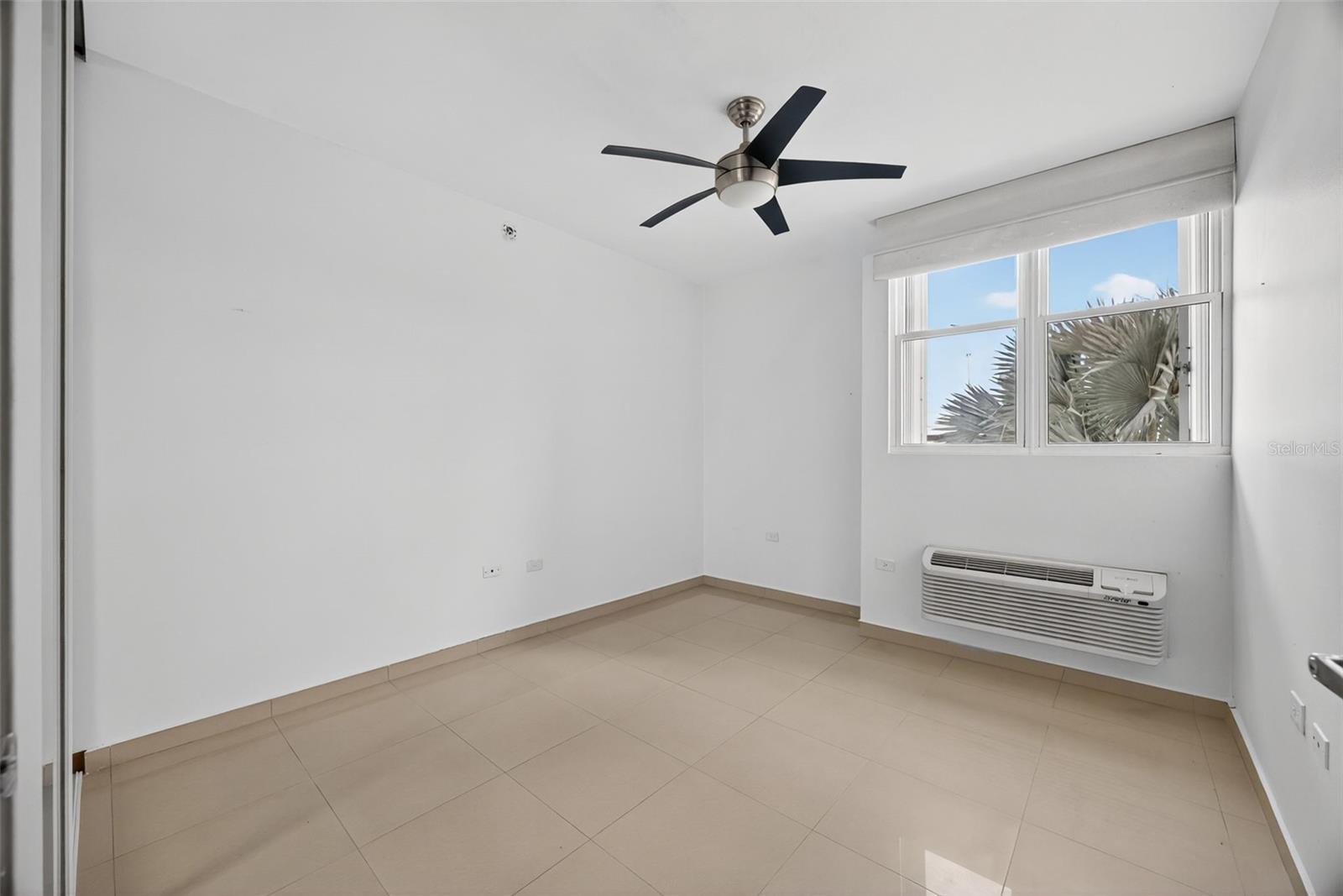 596 AVE. TTE CESAR LUIS GONZALEZ #411