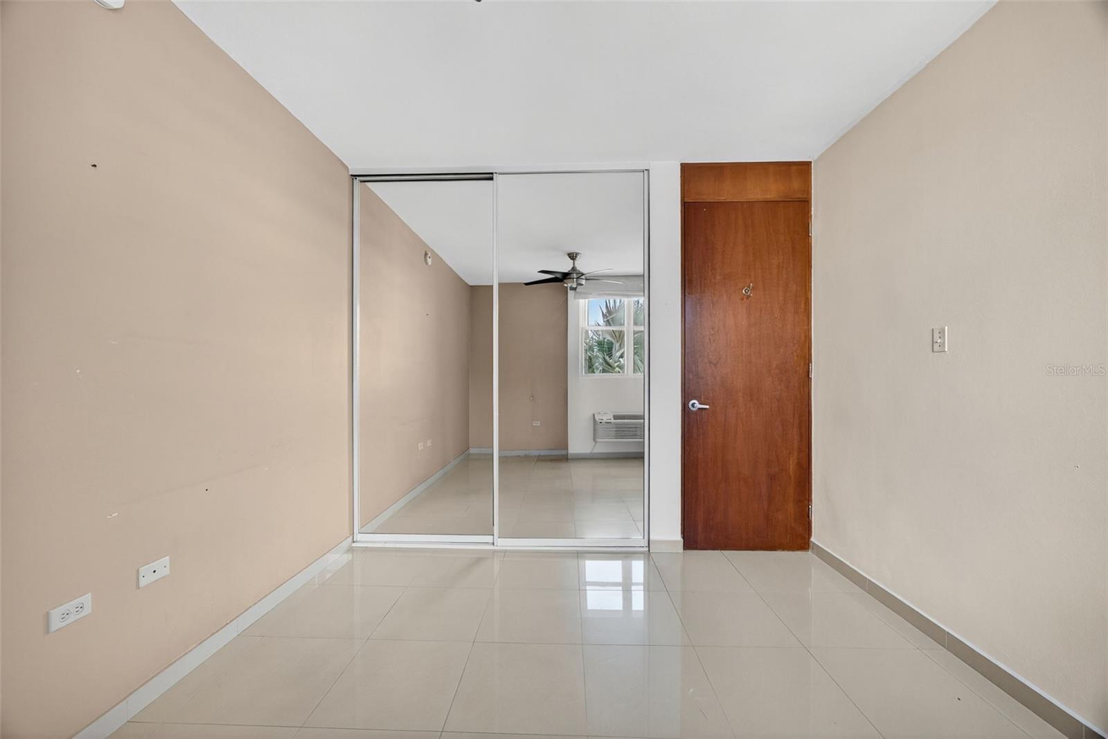 596 AVE. TTE CESAR LUIS GONZALEZ #411