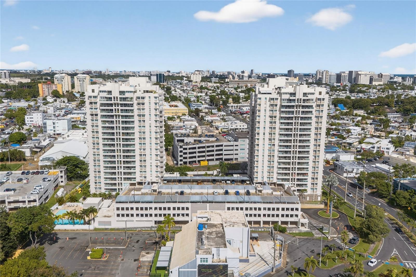 596 AVE. TTE CESAR LUIS GONZALEZ #411