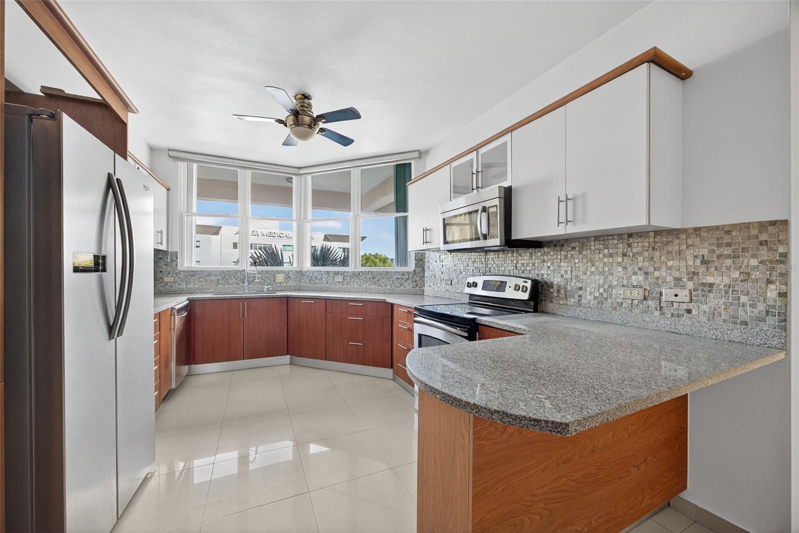 596 AVE. TTE CESAR LUIS GONZALEZ #411