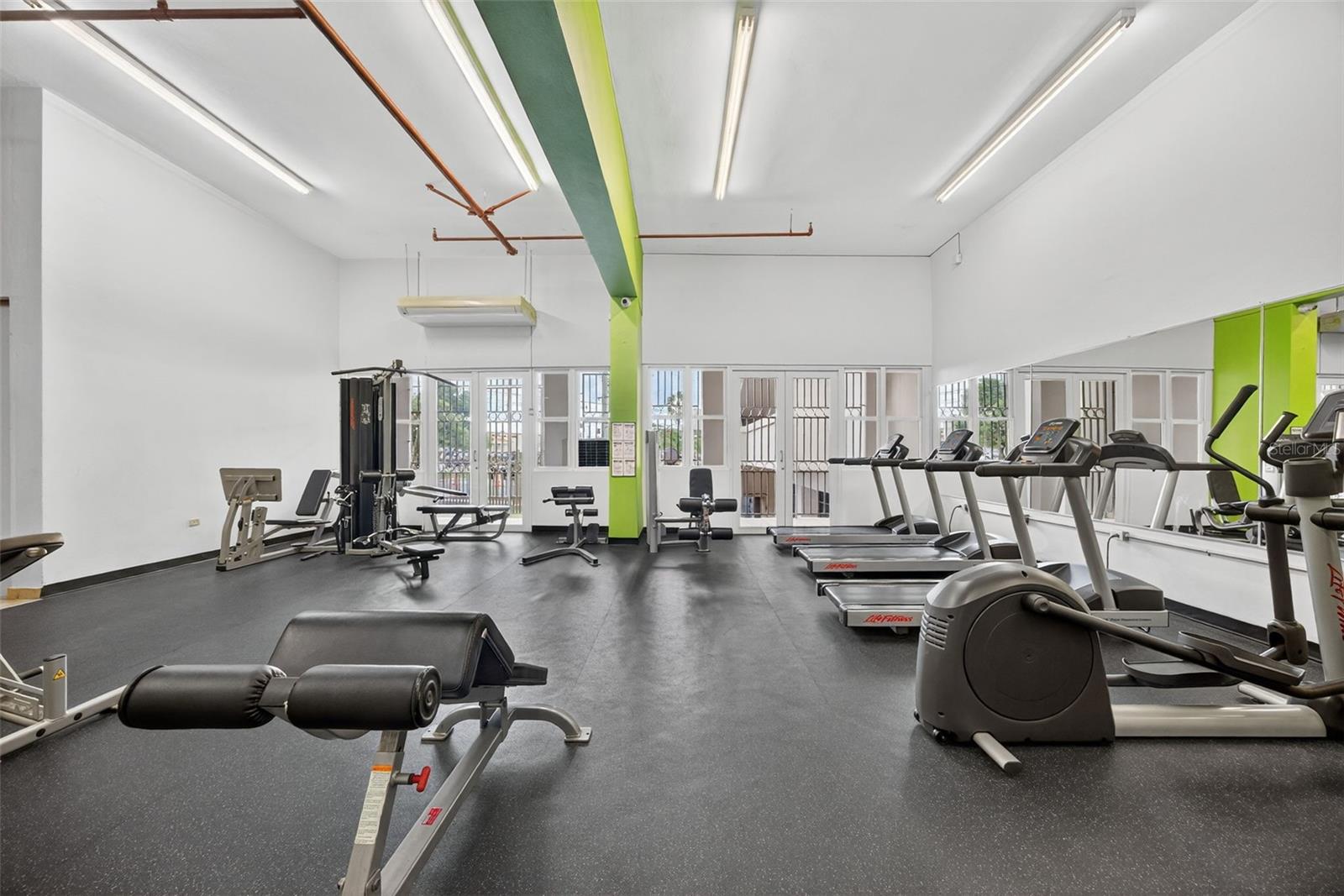 596 AVE. TTE CESAR LUIS GONZALEZ #411