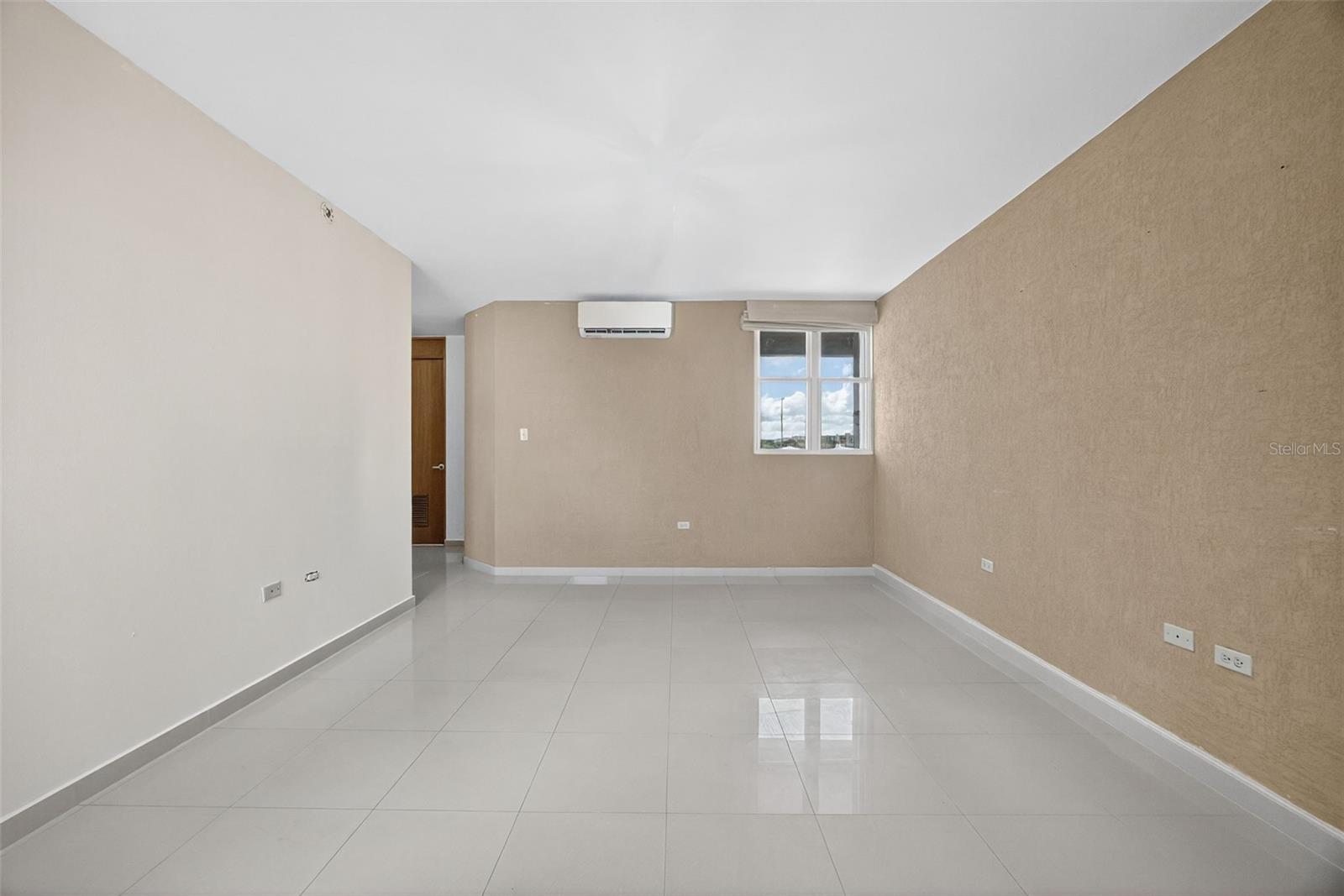 596 AVE. TTE CESAR LUIS GONZALEZ #411