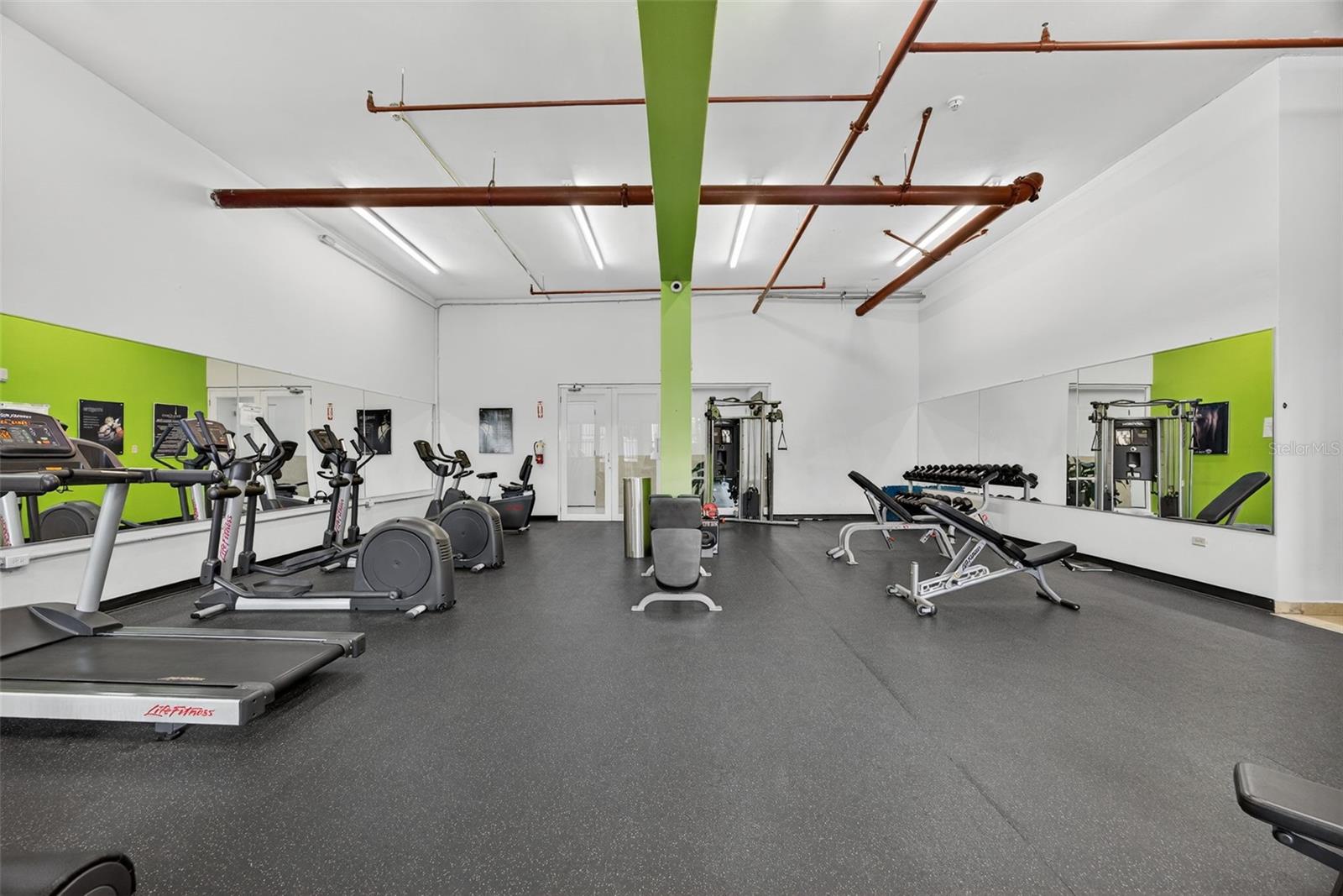 596 AVE. TTE CESAR LUIS GONZALEZ #411