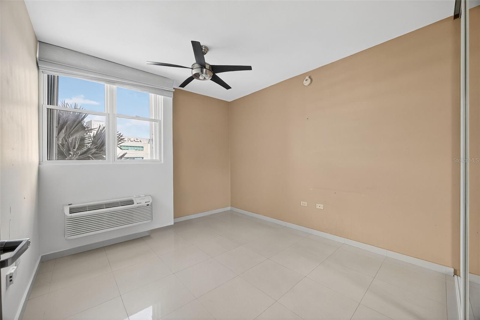 596 AVE. TTE CESAR LUIS GONZALEZ #411