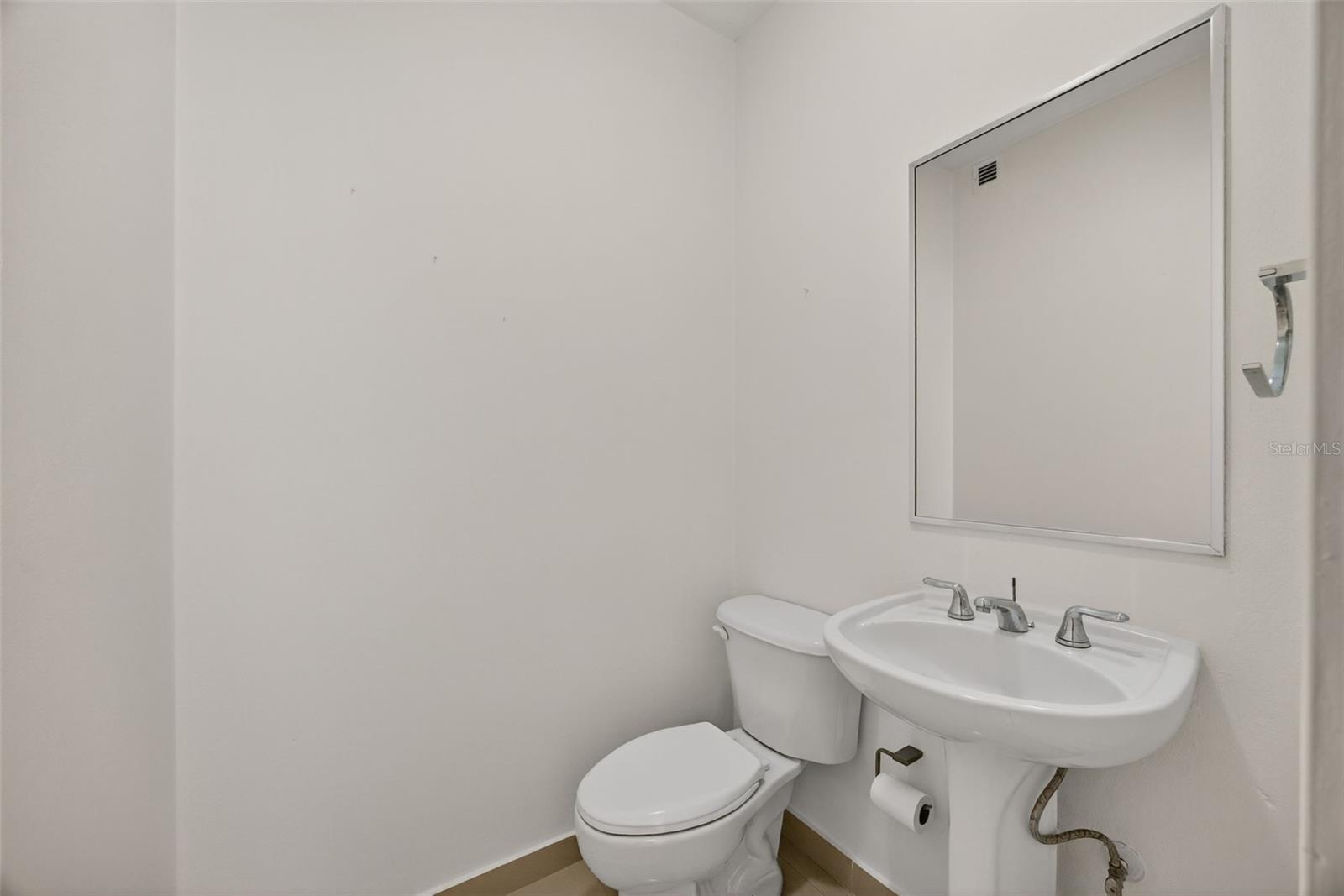 596 AVE. TTE CESAR LUIS GONZALEZ #411