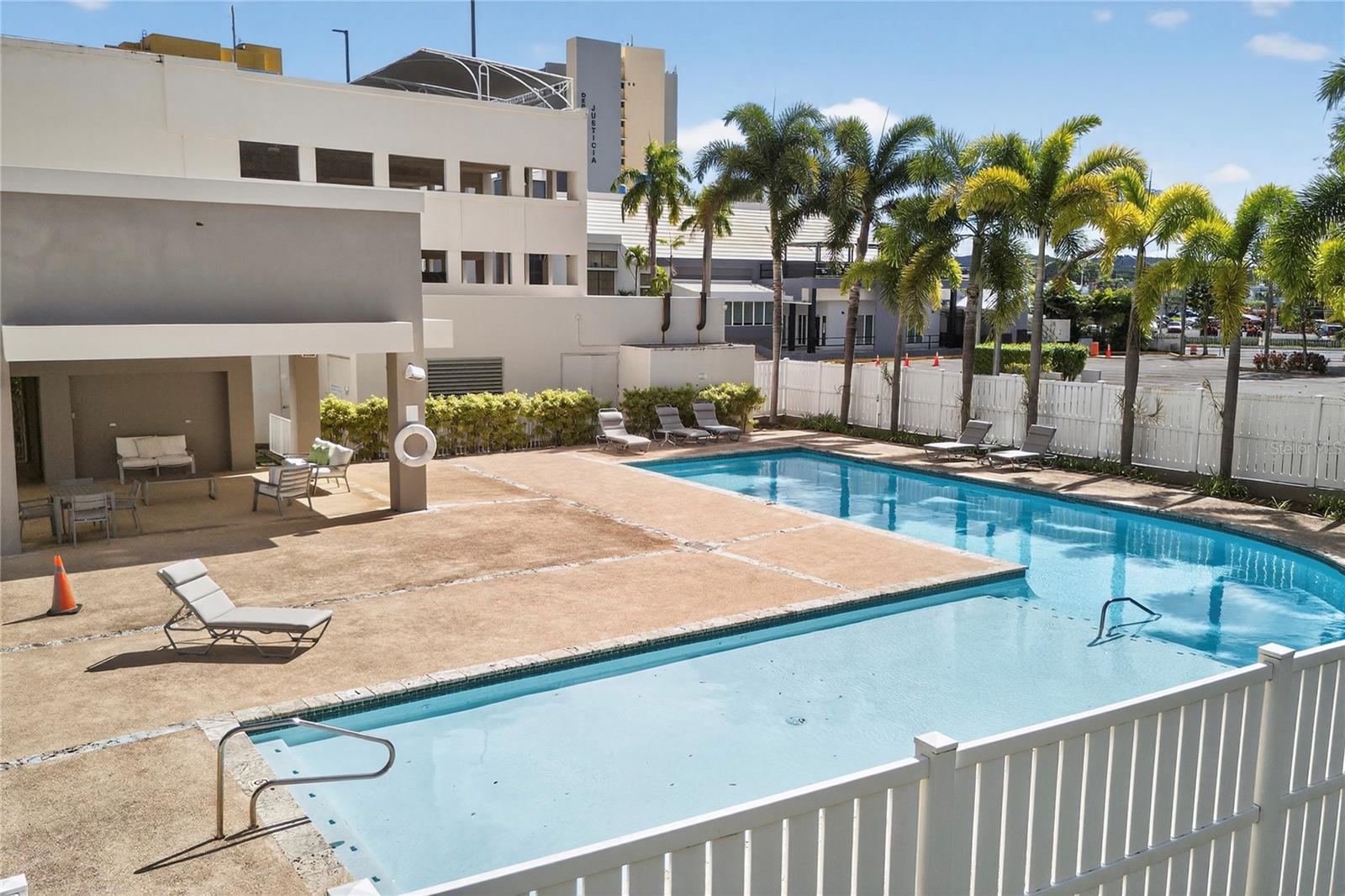 596 AVE. TTE CESAR LUIS GONZALEZ #411