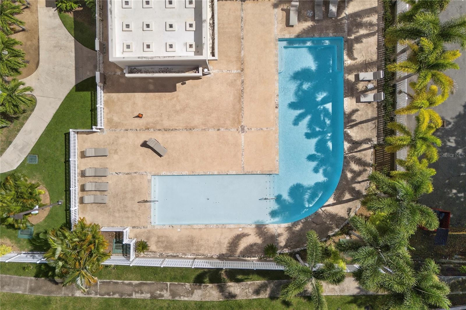 596 AVE. TTE CESAR LUIS GONZALEZ #411