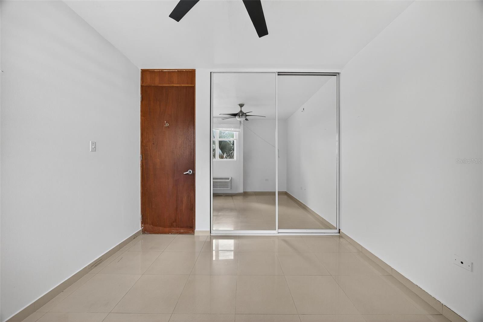 596 AVE. TTE CESAR LUIS GONZALEZ #411