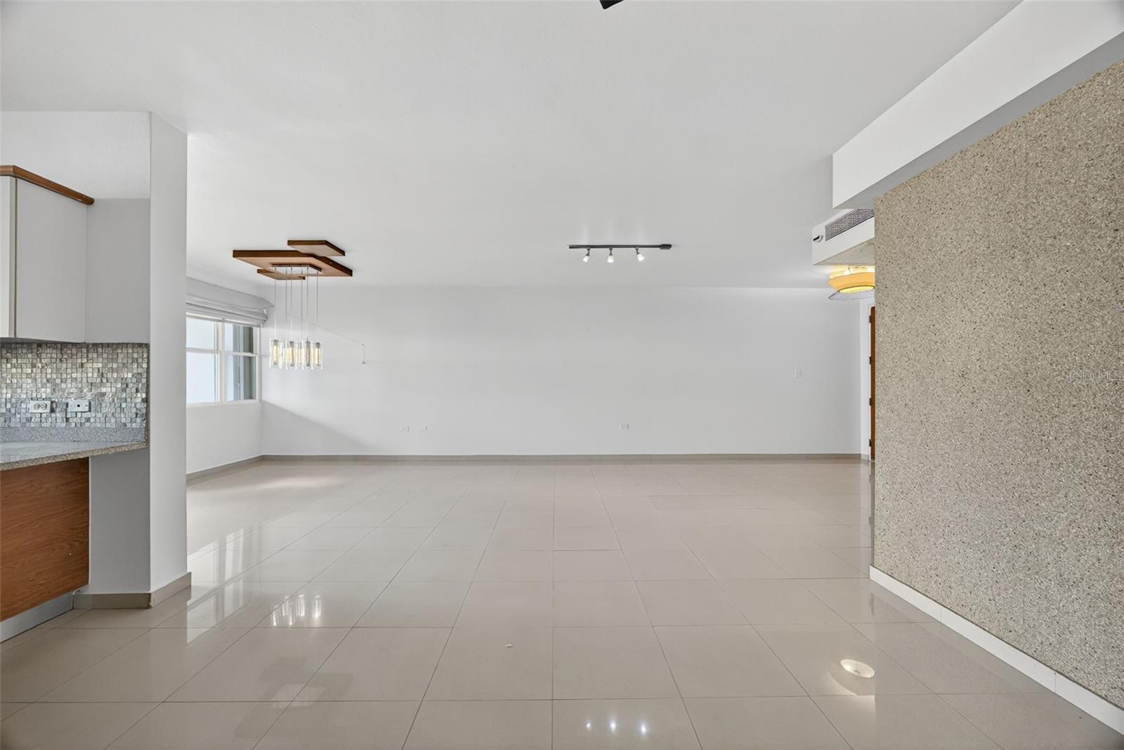 596 AVE. TTE CESAR LUIS GONZALEZ #411