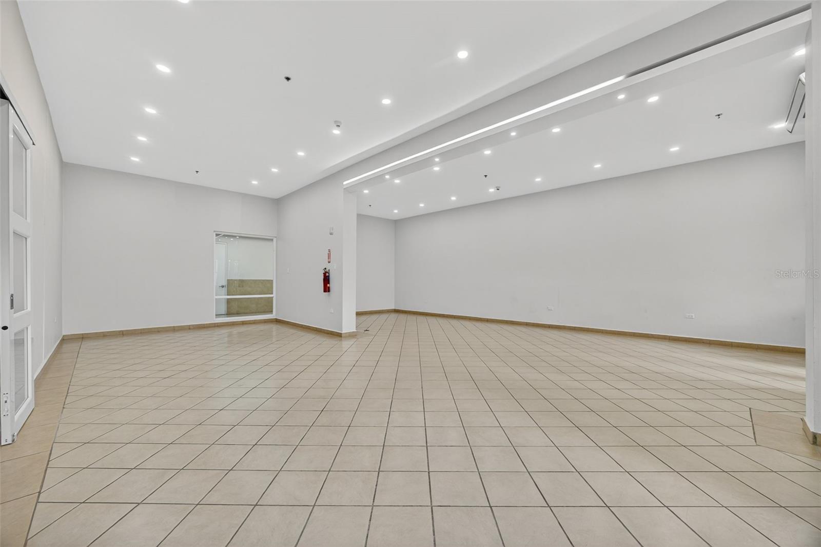 596 AVE. TTE CESAR LUIS GONZALEZ #411