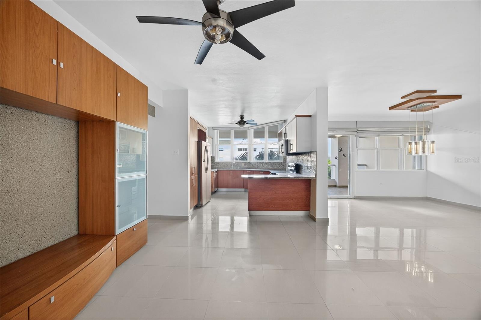 596 AVE. TTE CESAR LUIS GONZALEZ #411