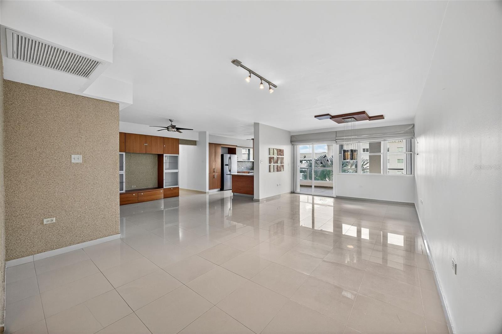 596 AVE. TTE CESAR LUIS GONZALEZ #411