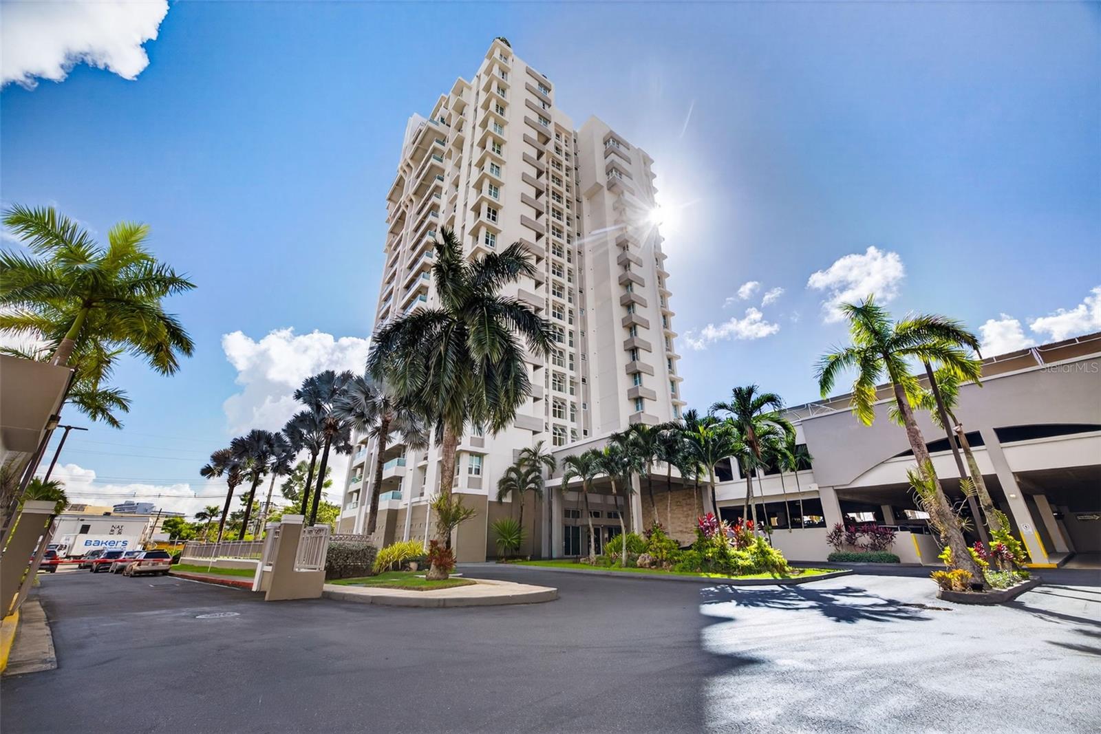 596 AVE. TTE CESAR LUIS GONZALEZ #411