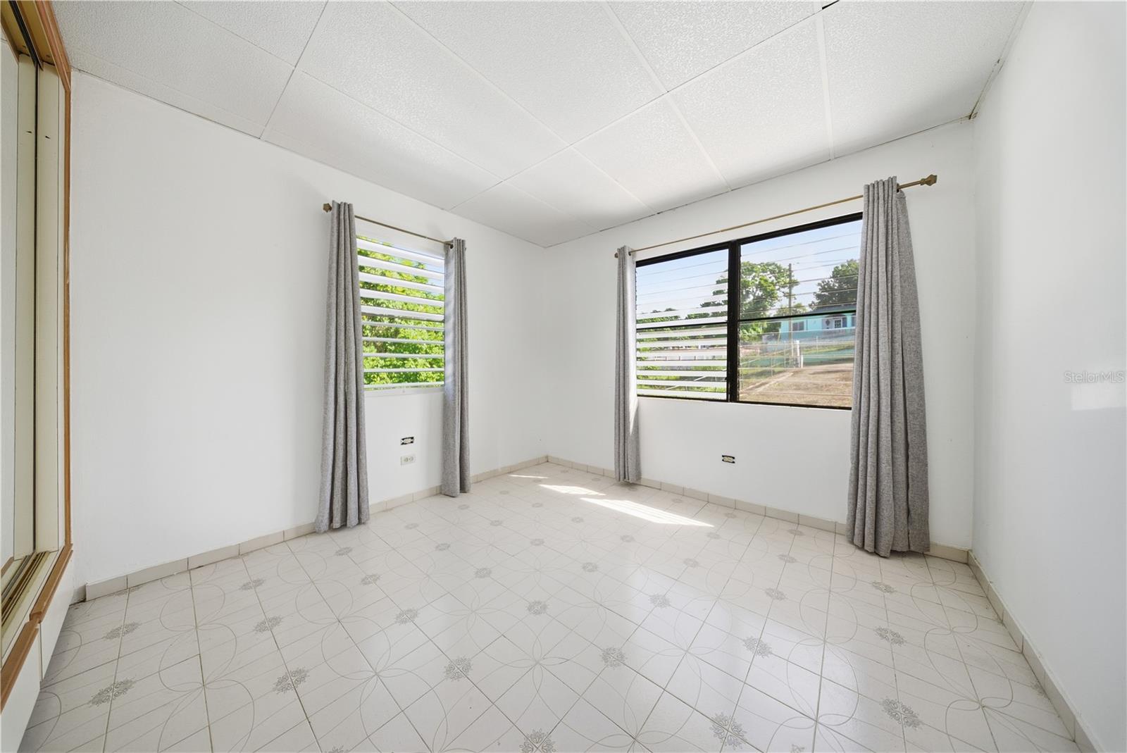 COMM MIRANDA BO. ALMIRANTE SUR #249