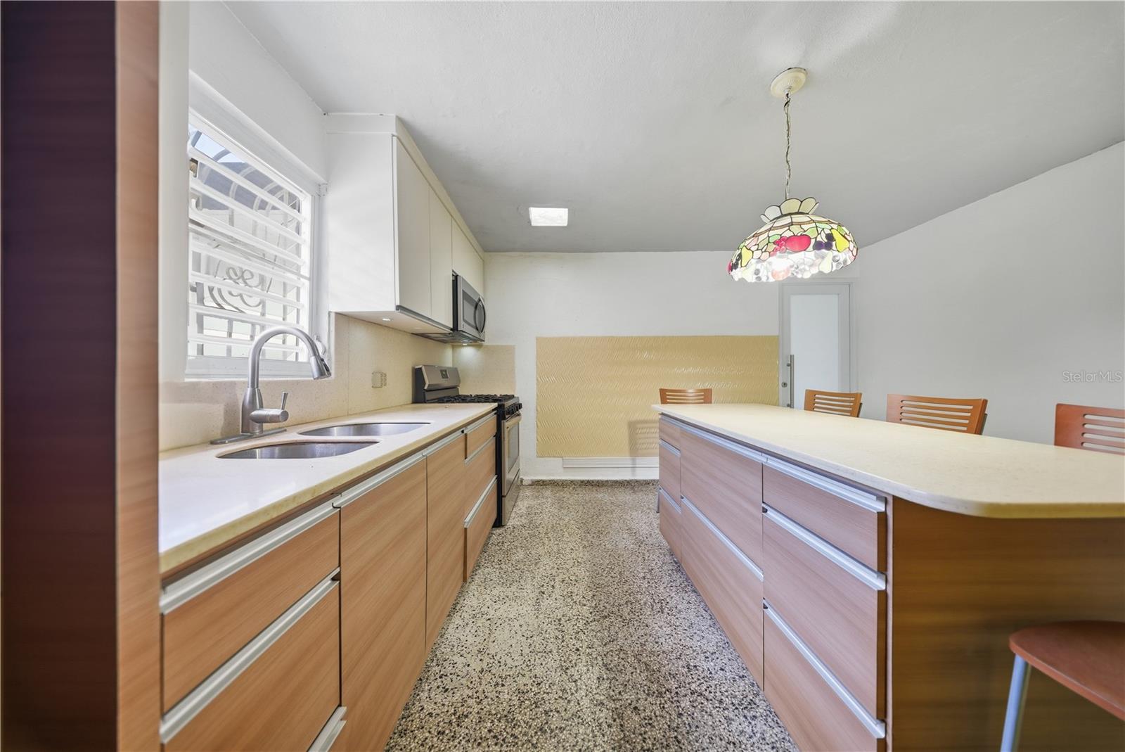 COMM MIRANDA BO. ALMIRANTE SUR #249