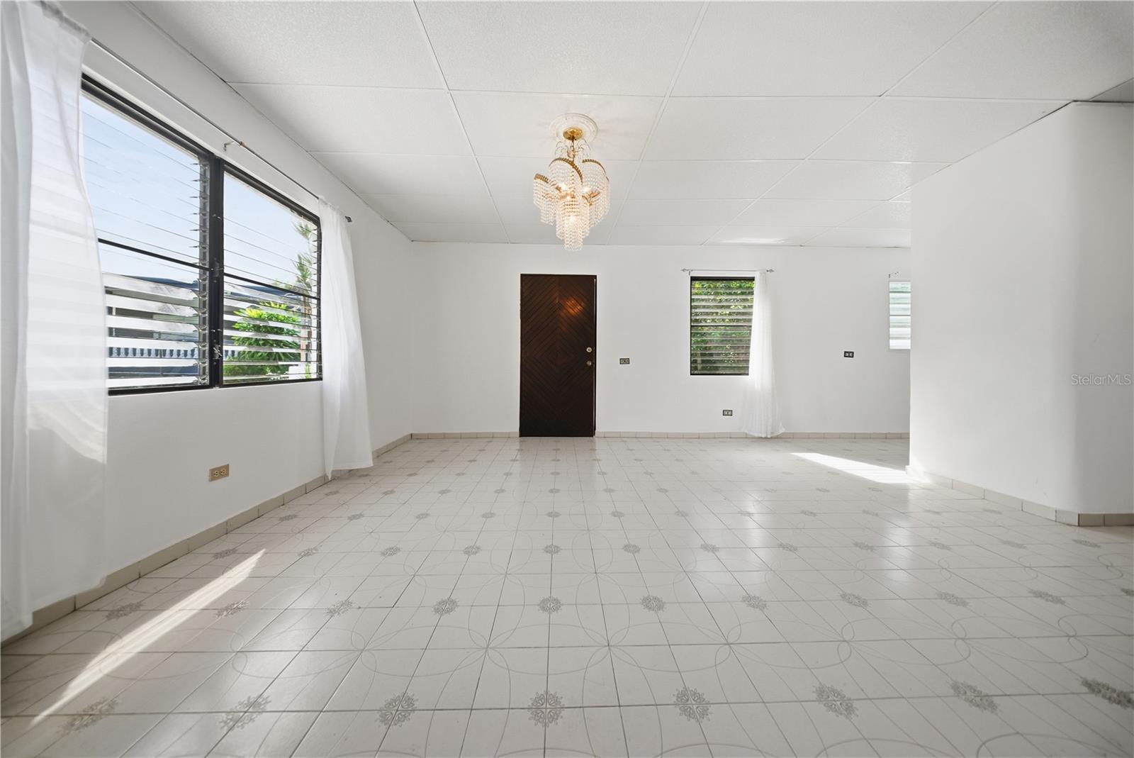 COMM MIRANDA BO. ALMIRANTE SUR #249