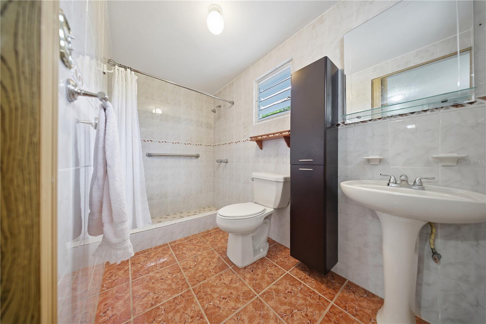 COMM MIRANDA BO. ALMIRANTE SUR #249