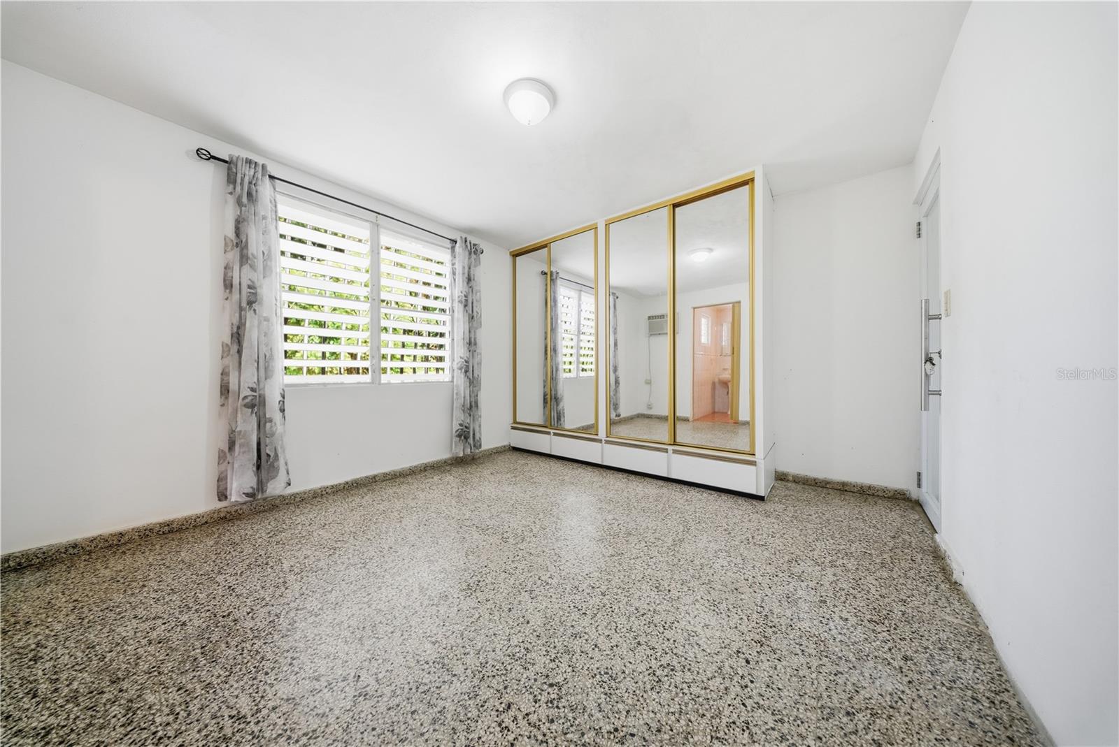 COMM MIRANDA BO. ALMIRANTE SUR #249