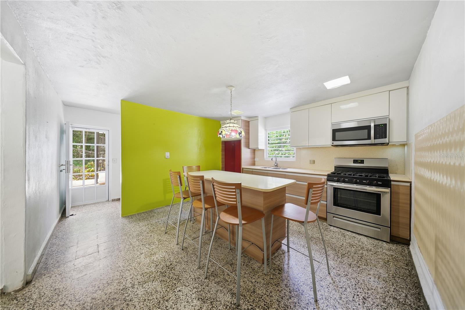 COMM MIRANDA BO. ALMIRANTE SUR #249