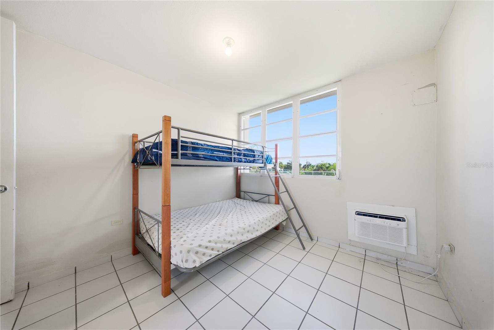 F 101 COSTA ESMERALDA #101