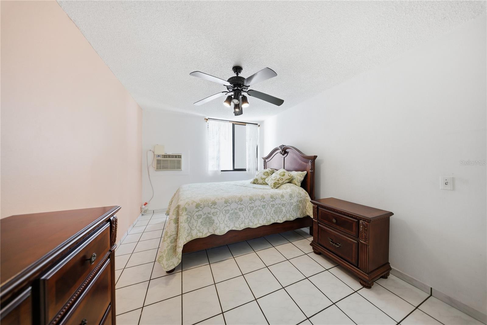 4327 AV. ISLA VERDE #501