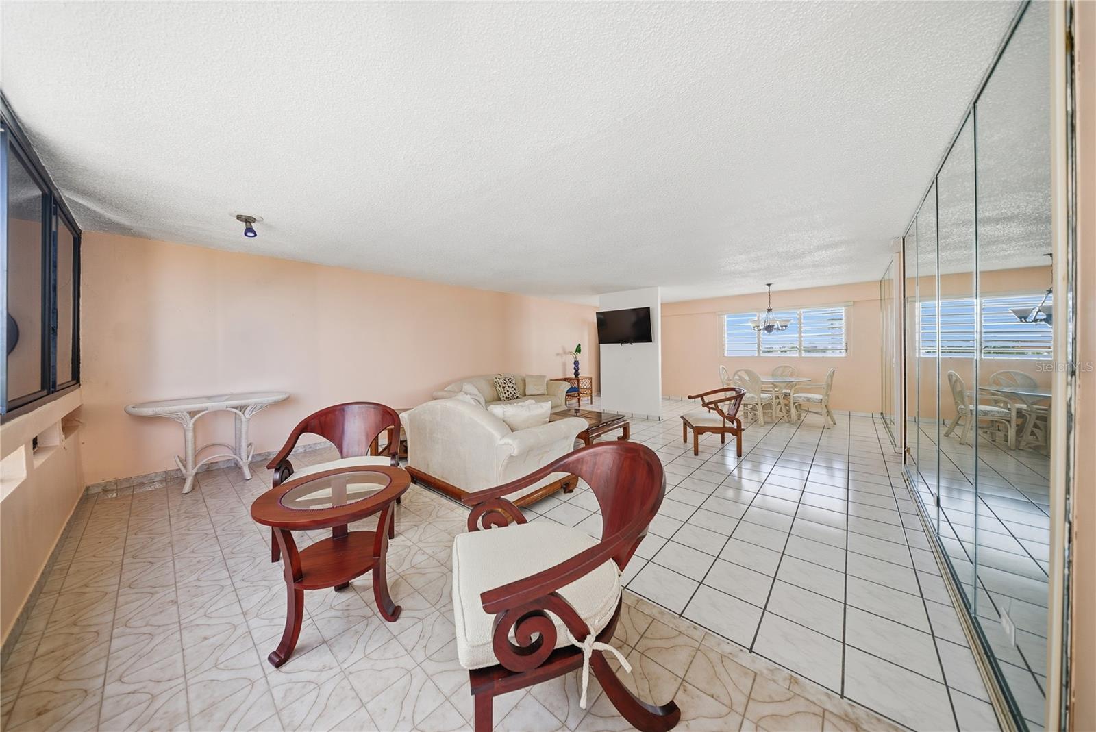 4327 AV. ISLA VERDE #501