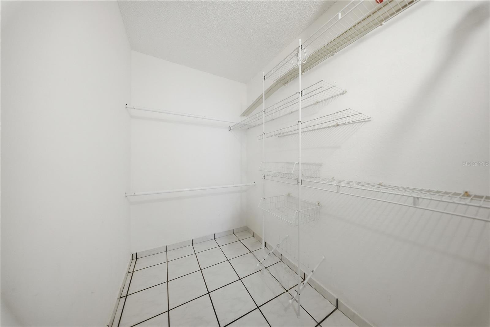 4327 AV. ISLA VERDE #501