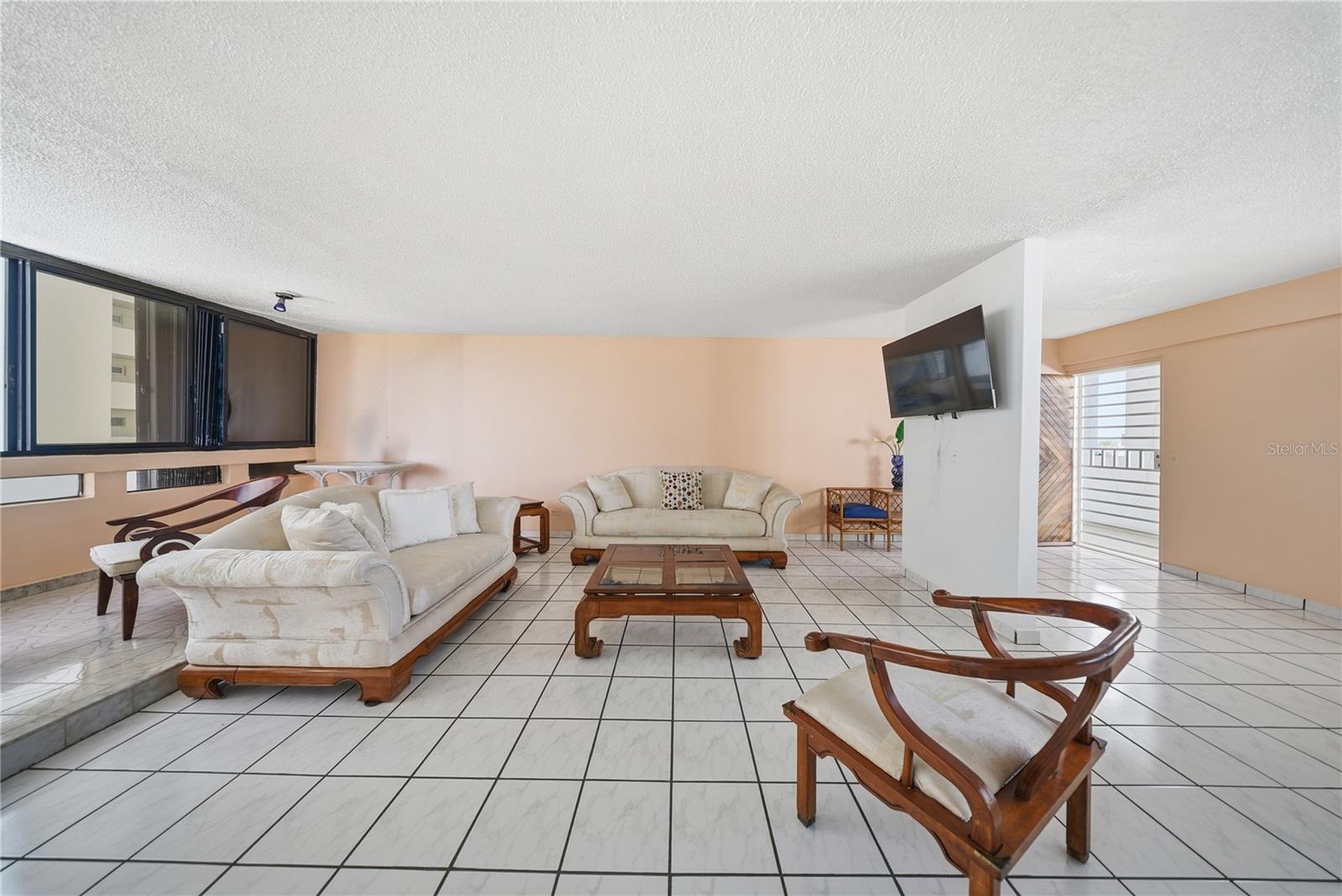 4327 AV. ISLA VERDE #501