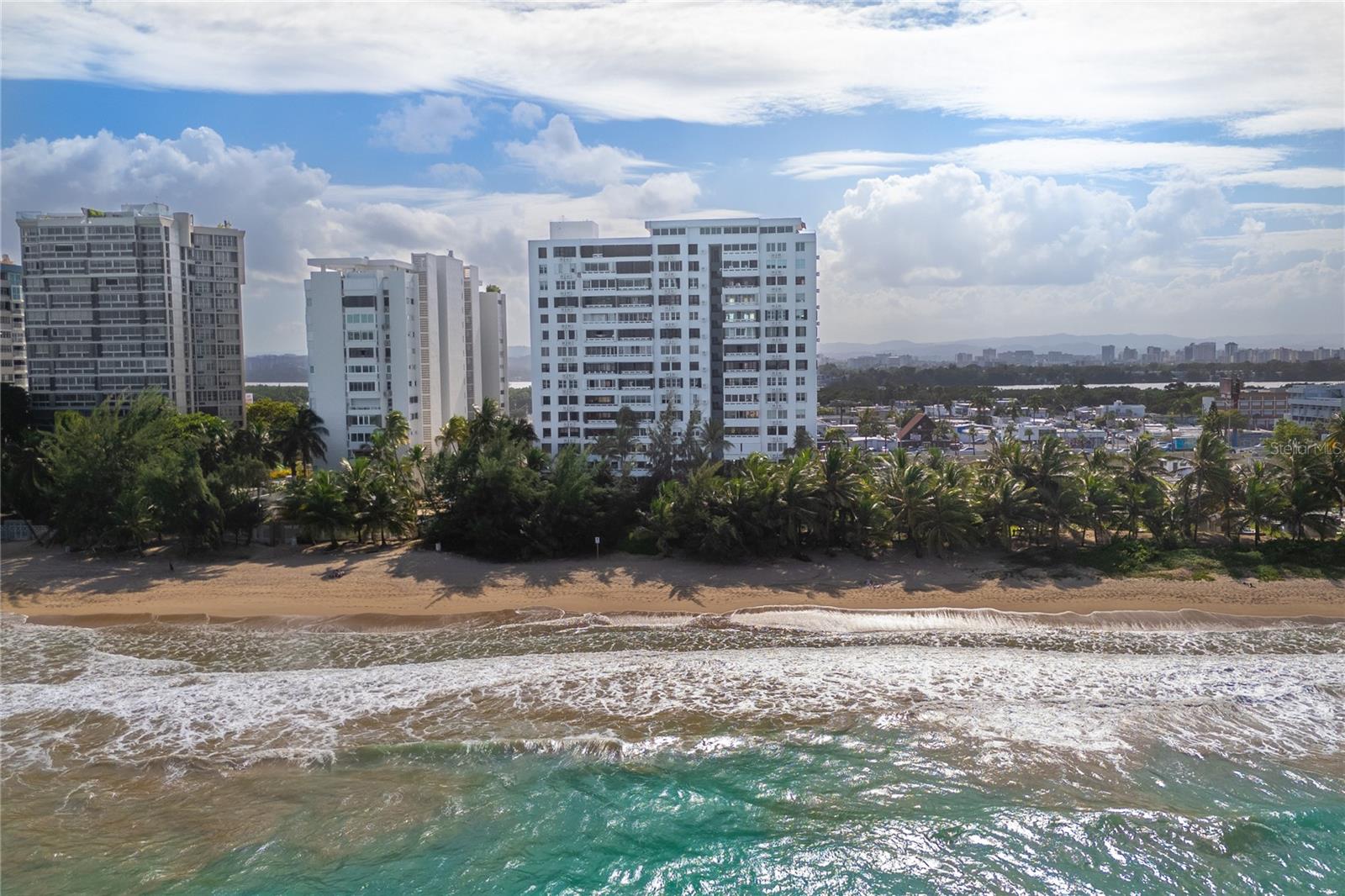 4327 AV. ISLA VERDE #501