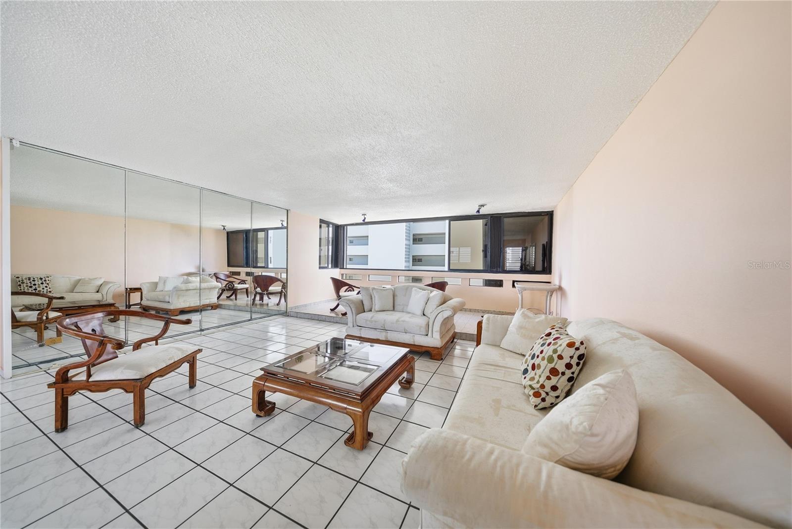 4327 AV. ISLA VERDE #501