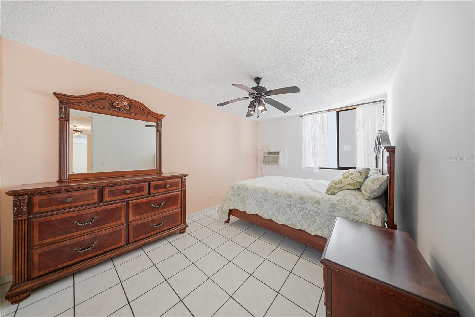 4327 AV. ISLA VERDE #501