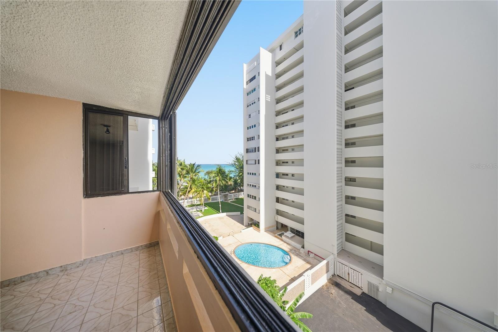 4327 AV. ISLA VERDE #501